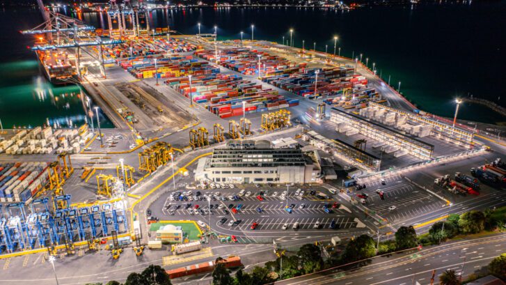 Port equipment maintenance decision